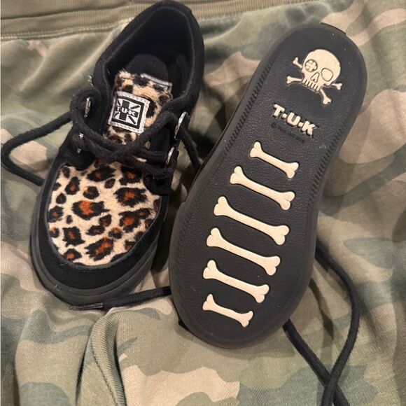 TUK toddler creepers. Kids size 10. leopard - Picture 2 of 6